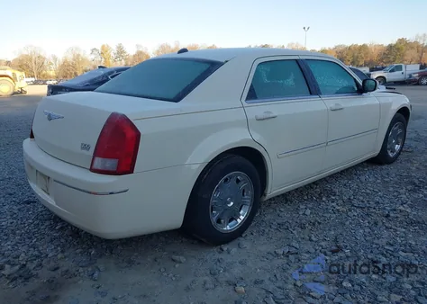 2006 Chrysler 300 Touring z USA, uszkodzony, nr VIN 2C3KA53G56H152201